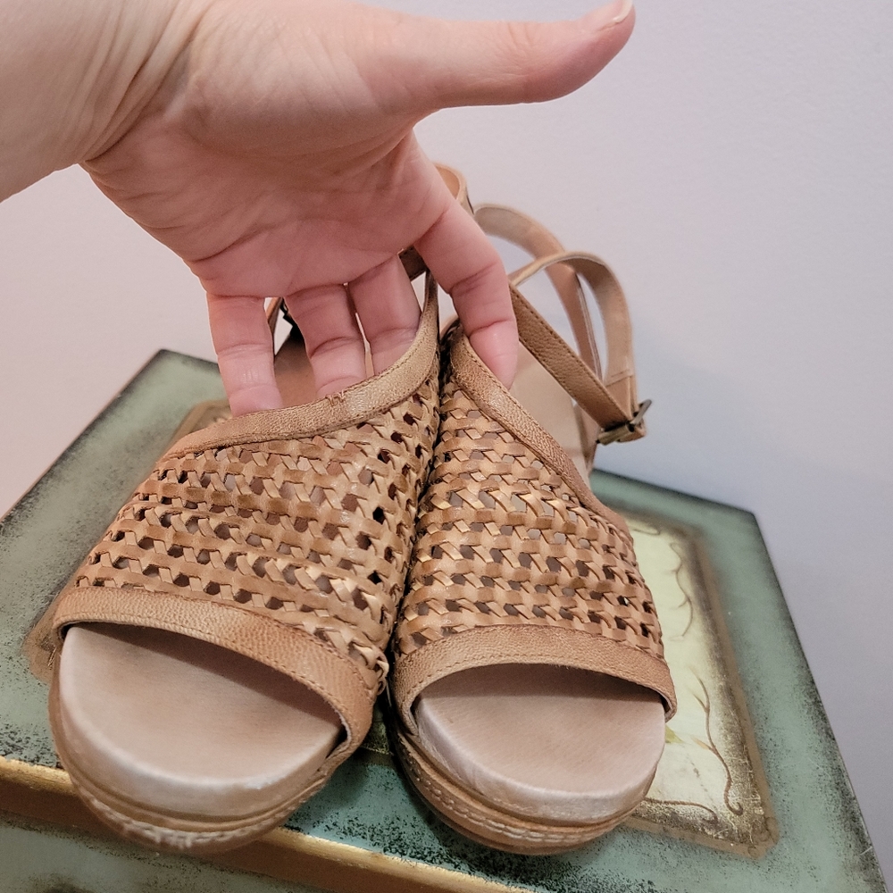 Antelope  Woven Tan Leather Wedge Sandals Size 7 - Picture 5 of 8
